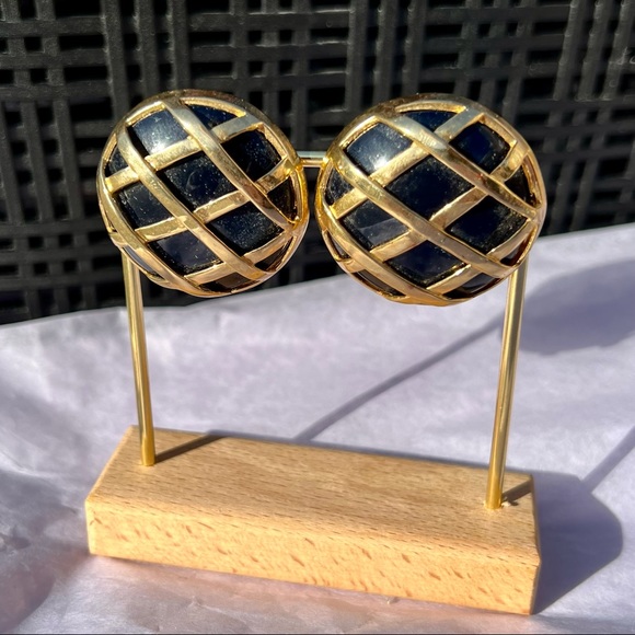 Vintage Gold and Onyx Clip Earrings - Picture 2 of 6